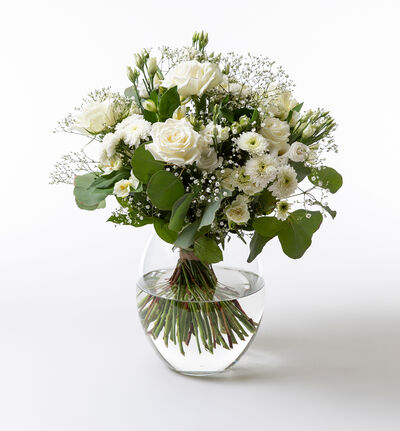 Overrekkelsebukett med hvite blomster medium Overrekkelsebukett med hvite blomster medium